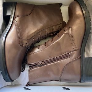 Legenia boots -Brown size 7 Brand New -Waterproof